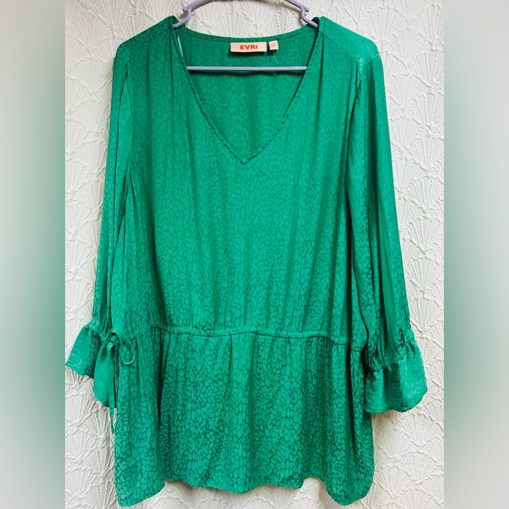 Evri 2X Green Animal Print Blouse